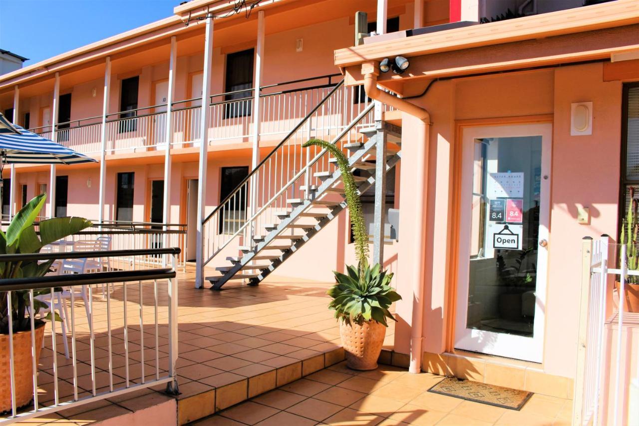 Camden Motor Inn Mermaid Beach Экстерьер фото