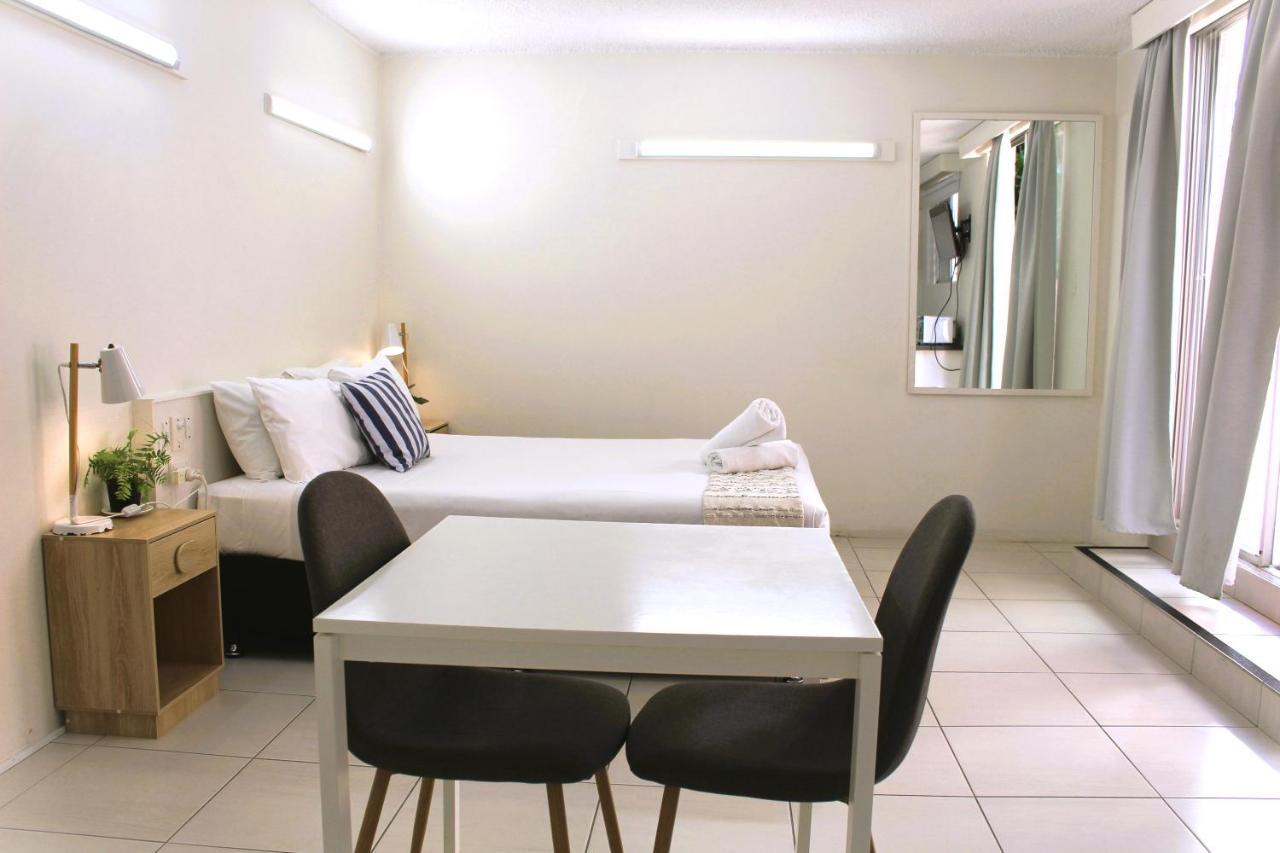 Camden Motor Inn Mermaid Beach Экстерьер фото
